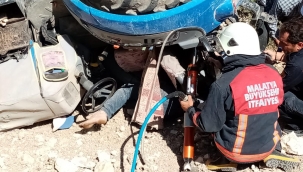 Traktörün altında kalan sürücü öldü 