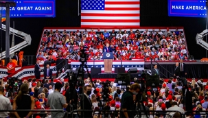 Trump'ın kapalı alandaki mitingi tepki çekti 