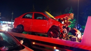 Tur otobüsü 3 aracı biçti: 7 yaralı 