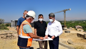 Vali Baruş deprem konutlarını inceledi