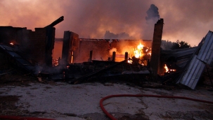 Yozgat'ta kereste fabrikası yanarak kül oldu 