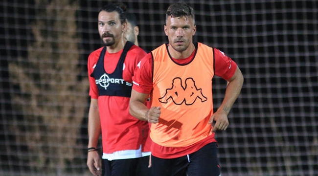 Antalyaspor'da Podolski ilk 11'e dönüyor 