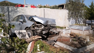 Aracıyla mezarlığa uçtu 6 mezar zarar gördü 