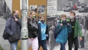 Berlin'de ilk kez sokakta maske zorunluluğu geldi 