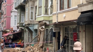 Beyoğlu'nda 3 katlı binada çökme 