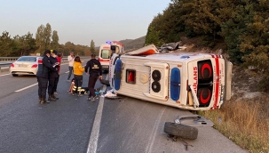 Bilecik'te ambulans çekiciye çarptı: 2 yaralı 