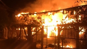 Bolu'da yanan 2 katlı ev kül oldu 