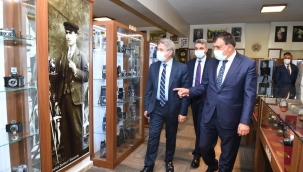 Demircan fotoğraf makinesi müzesini gezdi 
