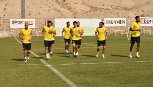 Dört futbolcunun testi pozitif çıktı