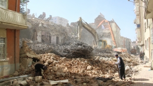 Elazığ'da 10 bin konut yıkıldı