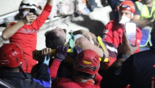 Enkazdan anne ölü oğlu yaralı çıktı