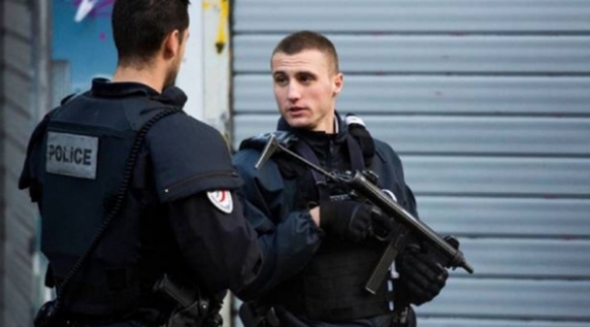 Fransa'da bir kilise yakınında bıçaklı saldırı: 3 ölü 