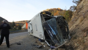 İşçi servisi devrildi 26 yaralı 