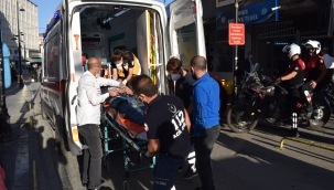 Tüfekle oynarken kendini vurdu!