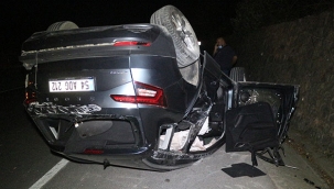 Kavşakta traktörle çarpışarak takla atan araçtan sağ kurtuldu 