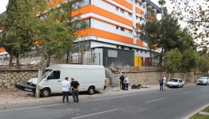 Minibüs durağa girdi: 1 yaralı 