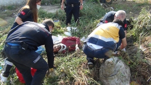 Otların arasında yatan genç toprağa gömüldü 