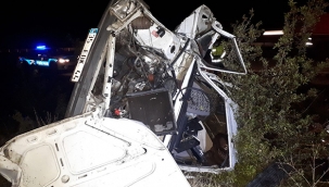 Otomobil tarlaya uçtu: 1'i ağır 4 yaralı