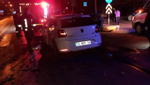 Otomobil tıra çarptı: 3 yaralı 