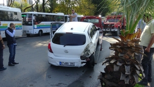 Otomobile arkadan çarptı: 1 yaralı 