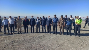 Özel Harekat binası için dev Türk bayrağı