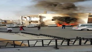 Park halindeki otomobil alev alev yandı 