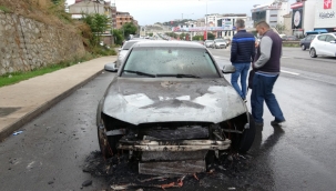 Pendik'te Audi marka araç alev alev yandı 