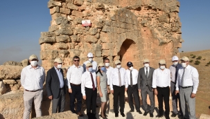 Rektörler Zerzevan Kalesini gezdi