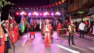 Saat19.23'te havai fişek gösterisi düzenlendi