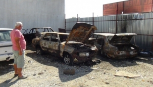 Sanayi sitesinde bulunan araçlar alev alev yandı 