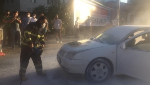 Seyir halindeki otomobil yandı! 