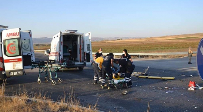 Sivas'ta otomobiller çarpıştı: 6 yaralı 