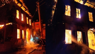 Tarihi bina alevlere teslim oldu! 