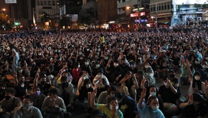 Tayland'da protestocular Bangkok sokaklarını ele geçirdi 