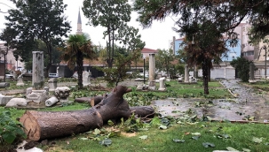 Tekirdağ'ın Marmaraereğilisi ilçesini hortum vurdu 