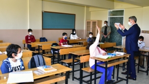 Vali Baruş'tan okullarda inceleme! 