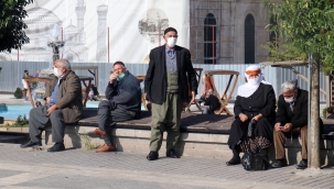 65 yaş üstü uyarılara rağmen evde durmuyor 