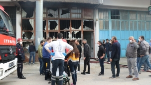 Alevlerden tuvalete sığınarak kurtuldu