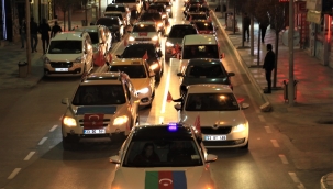 Azerbaycan için bin araçlık zafer konvoyu 