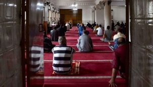 Cezayir'de 8 ay sonra cuma namazı 