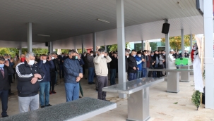 Depremde ölen yaşlı adam defnedildi