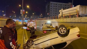 Devrilen otomobilin sürücüsü yaralandı 