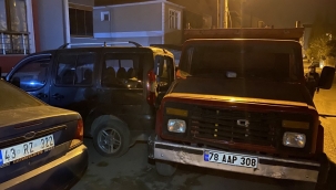 Freni boşalan kamyonet 4 araca çarptı 