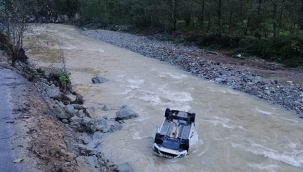 Giresun'da araç dereye uçtu: 1 kayıp 