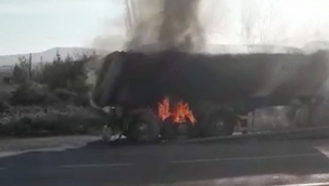 Hafriyat tırının lastikleri alev aldı 