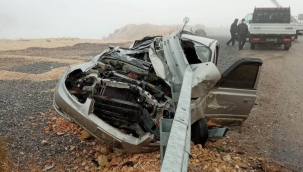 Hurdaya dönen araçtan sağ çıktılar