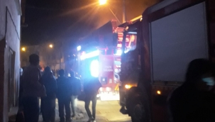 İki katlı ev alevlere teslim oldu