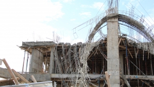 İnşaatın beton kalıbı çöktü: 4 yaralı