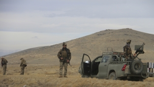 İntihar saldırısında 10 Afgan askeri öldü