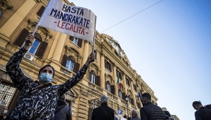 İtalya'da taksicilerden koronavirüs grevi 